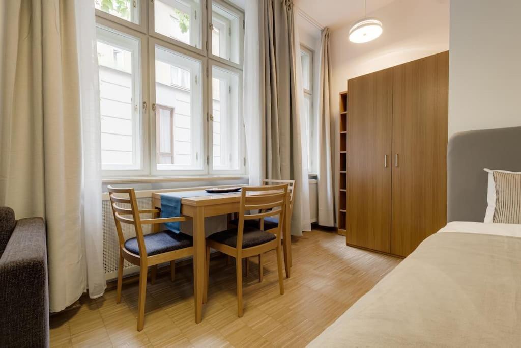 Deluxe In Prime Location Apartment Prag