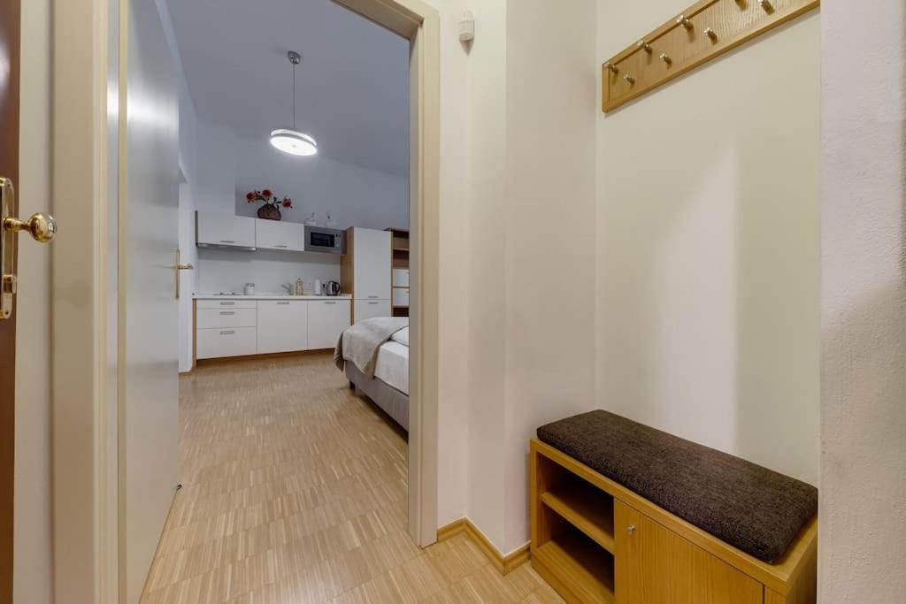 Apartment Deluxe In Prime Location Prag